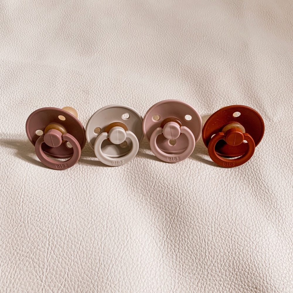 Bibs pacifiers